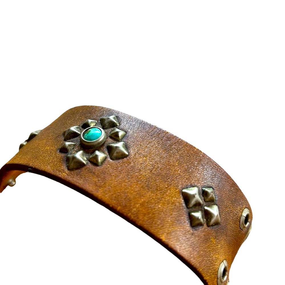 Vintage Leather Cuff with Southwestern design Turquoise and Silver Flower Design - Picture 3 of 8